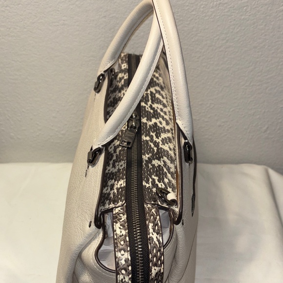 Coach Drew Satchel in chalk/white pebble leather with snakeskin detailing - Picture 3 of 10